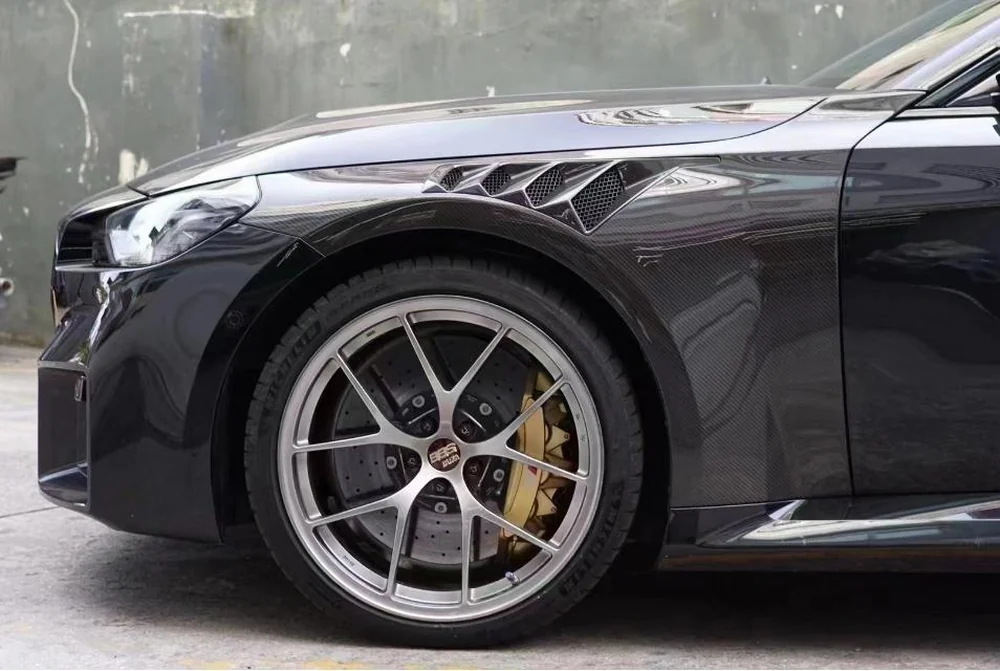 Dry carbon fiber front fenders for BMW G87 M2